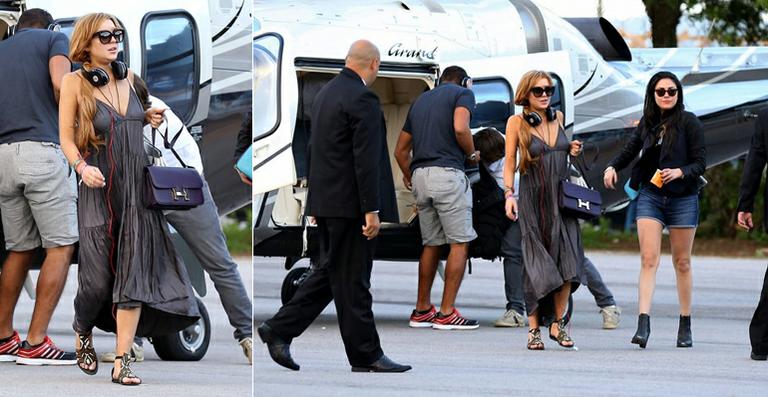 Lindsay Lohan chega de helicóptero em Florianópolis