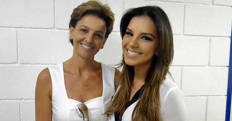Mariana Rios comemora a Páscoa com a visita da mãe nos bastidores de ‘Salve Jorge’