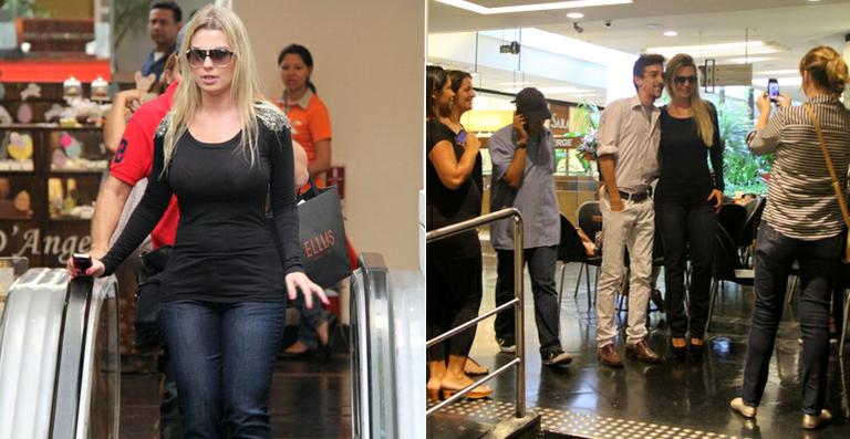 Campeã do BBB13, Fernanda Keulla é assediada por fãs em shopping