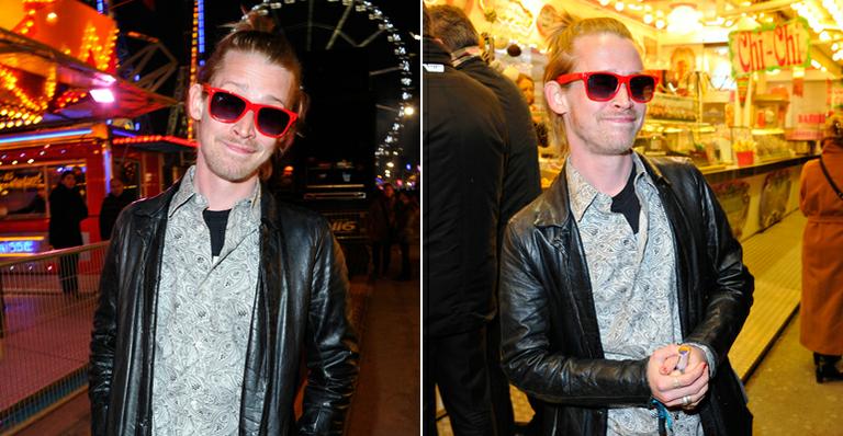Com os cabelos presos, Macaulay Culkin aparece mais saudável em Paris