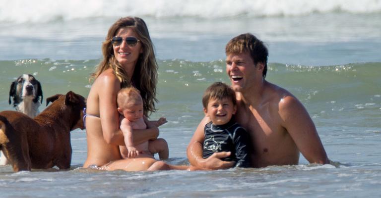 Gisele Bündchen relaxa com o clã na Costa Rica