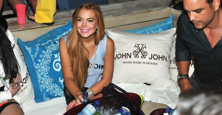 Lindsay Lohan se diverte em visita ao Brasil