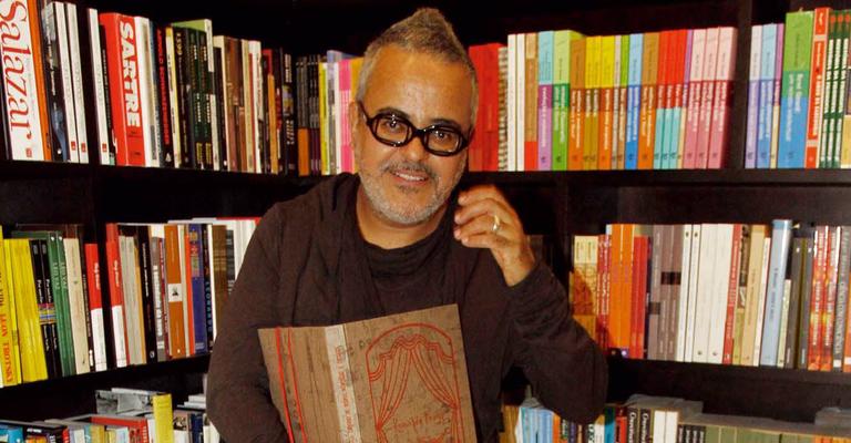 Ronaldo Fraga revela inspiração para novo livro