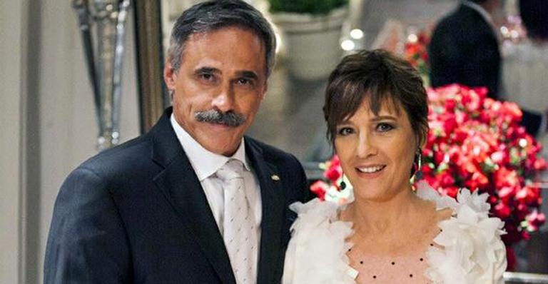 ‘Salve Jorge’: Aída e Nunes se casam em festa intimista na casa de Leonor