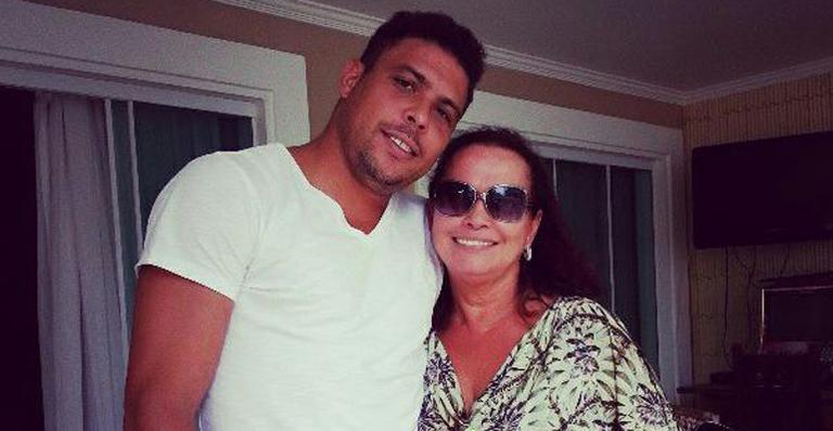 Ronaldo parabeniza mãe por seu aniversário