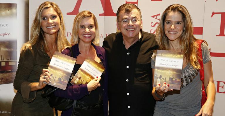 Walcyr Carrasco recebe famosos em lançamento de seu 1º romance
