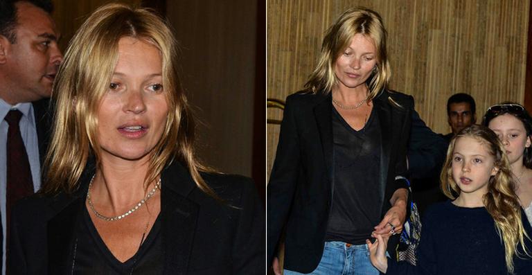 Kate Moss já está em SP com a filha para baile de gala
