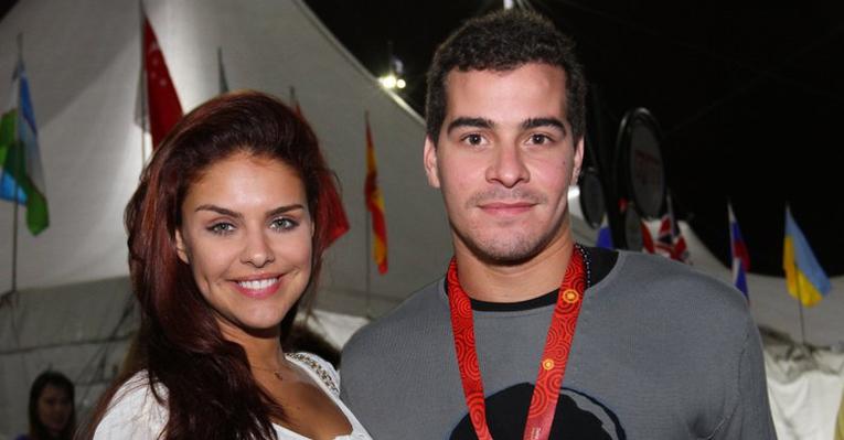 Paloma Bernardi e Thiago Martins vão juntos ao Cirque du Soleil