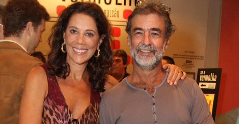 Acompanhada do marido, Angela Vieira assiste ao espetáculo ‘Mulheres Alteradas’