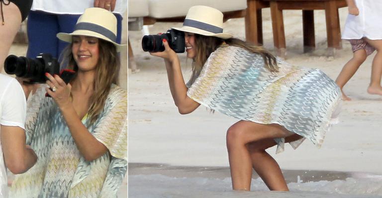 Jessica Alba ataca de fotógrafa em St. Barts