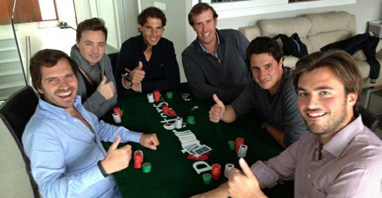 Rafael Nadal se aventura em partida de pôquer com os amigos