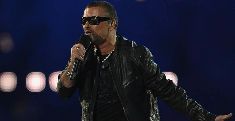George Michael é hospitalizado após acidente de carro