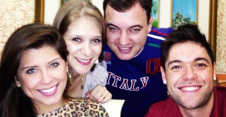 Entre amigos, Andressa e Nasser curtem jantar em noite de domingo
