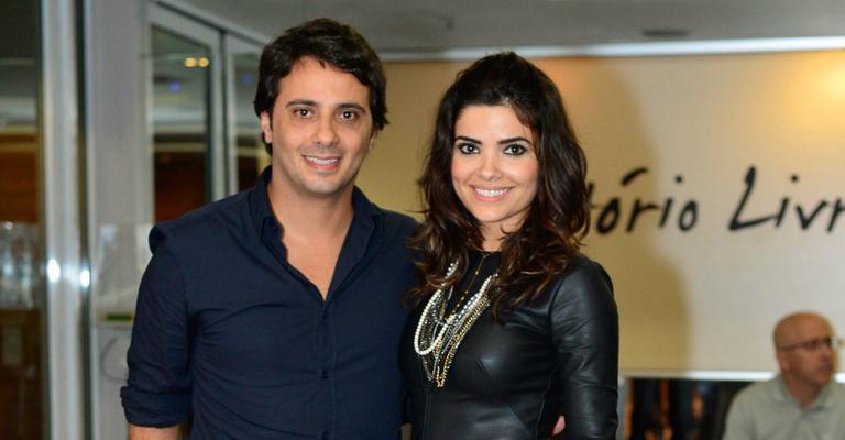 Vanessa Giácomo e Giuseppe vão ao teatro juntos