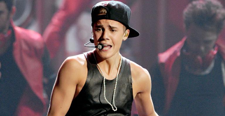 Polícia sueca encontra drogas no ônibus de Justin Bieber; relembre polêmicas do cantor!