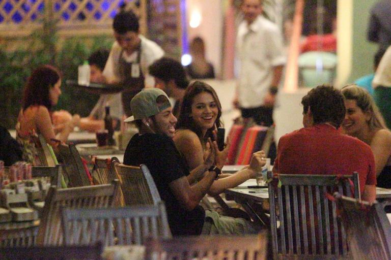 Jornais espanhóis dizem que Bruna Marquezine é a “maior conquista” de Neymar