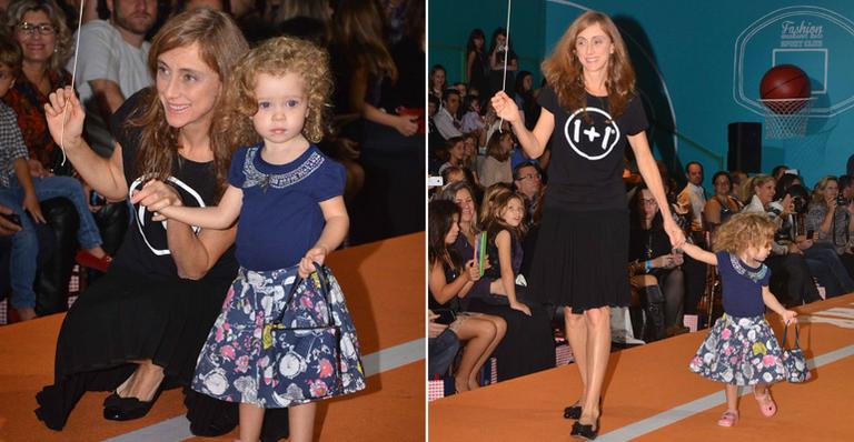 Betty Gofman desfila com a filha em evento de moda em São Paulo