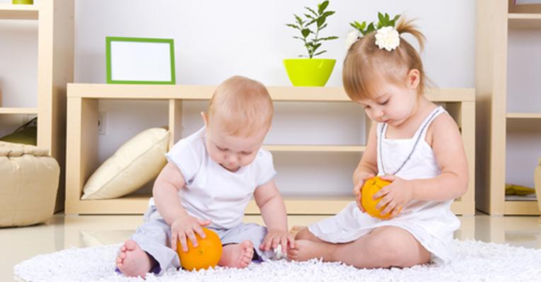 A comida caiu no chão? Não dê ao bebê! Teste britânico mostra risco, veja