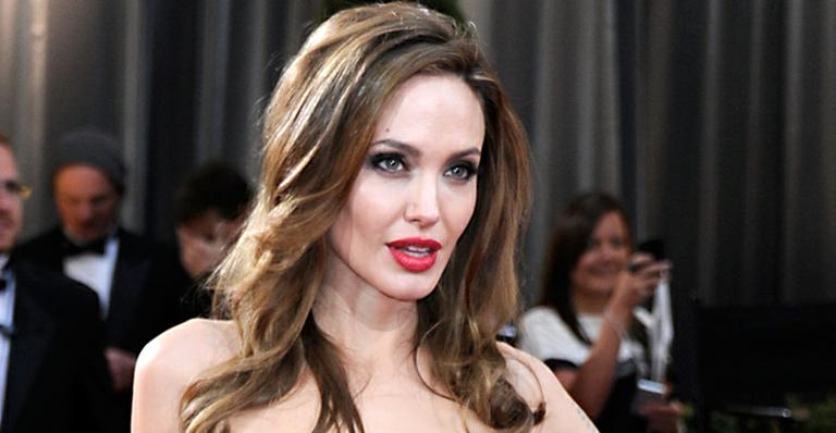 Angelina Jolie receberá Oscar honorário por seu trabalho humanitário