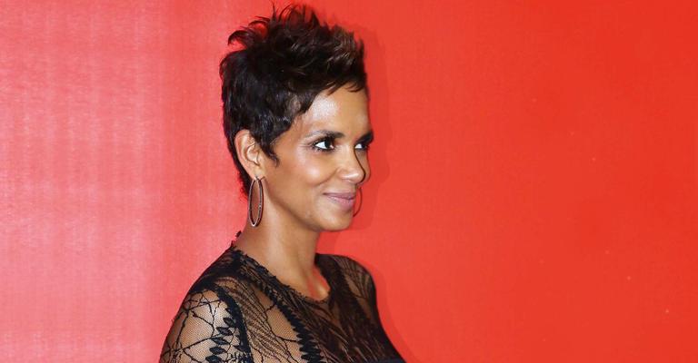 Halle Berry terá que pagar 16 mil dólares de pensão alimentícia para a filha Nahla