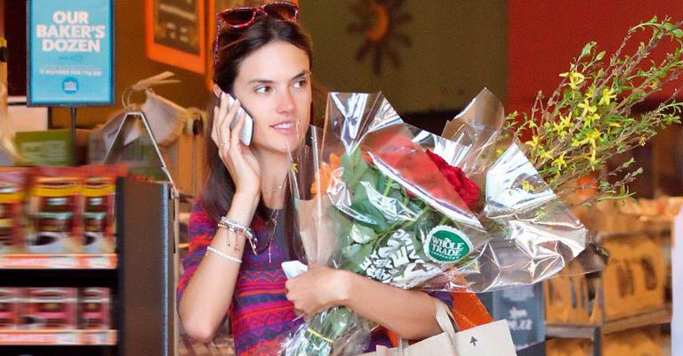 Alessandra Ambrósio festeja seus 32 anos