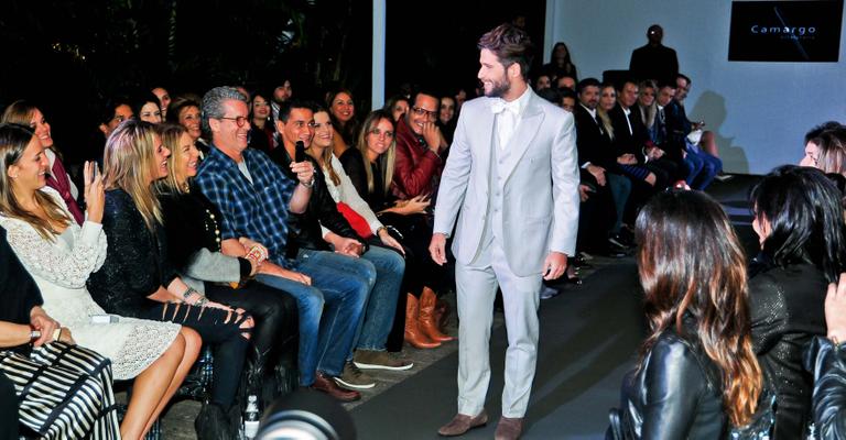 Bruno Gagliasso arrasa na Catwalk