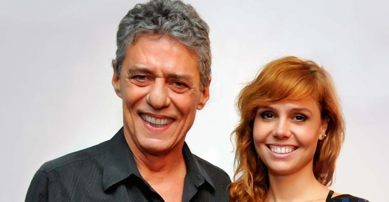 Com a amada Thaís Gulin, Chico Buarque prestigia show do amigo Edu Lobo