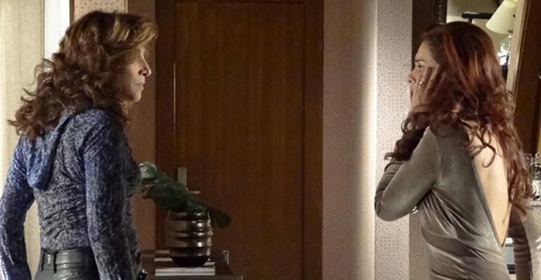 ‘Salve Jorge’: Wanda se vinga e bate em Rosângela