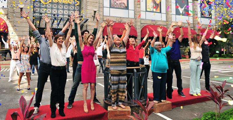 Elenco grava a cena final de ‘Guerra dos Sexos’ em clima de festa