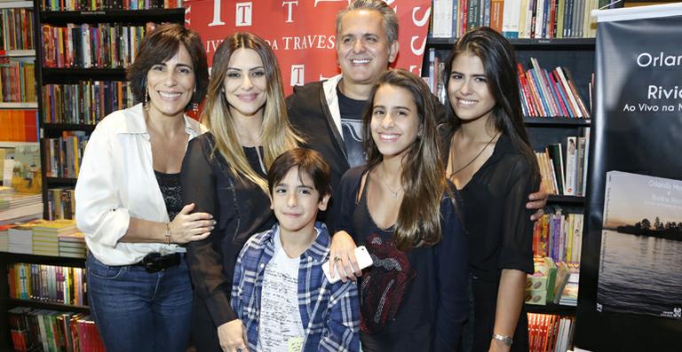 Orlando Morais recebe o carinho da família em lançamento de DVD