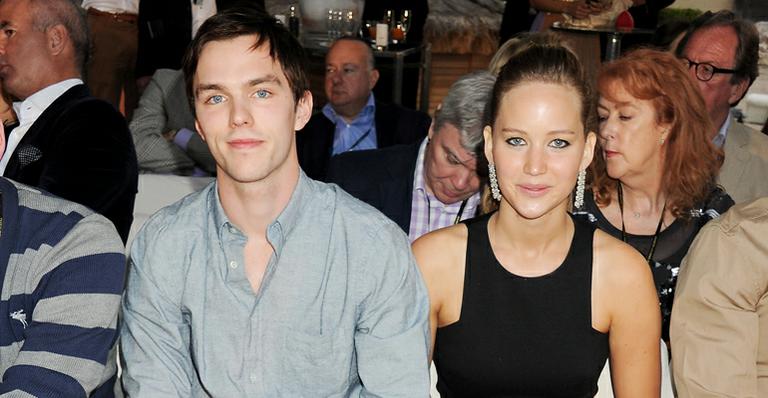 Revival? Jennifer Lawrence e Nicholas Hoult jantam juntos em Hollywood