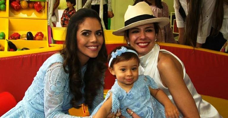 Daniela Albuquerque se veste igual à filha no primeiro aniversário da criança