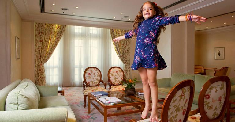 Hoje é aniversário de 9 anos da fofa Mel Maia