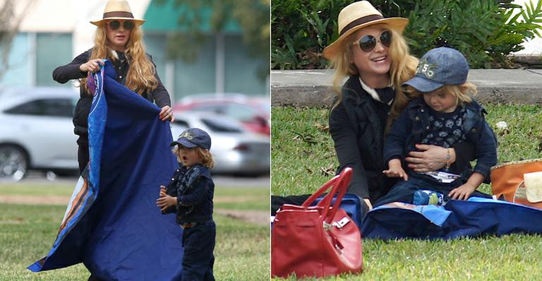 Paulina Rubio curte o filho em parque de Miami, Estados Unidos