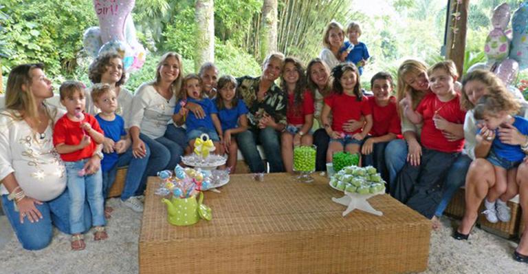 Xuxa reúne ex-paquitas e seus filhos em especial de Dia das Mães