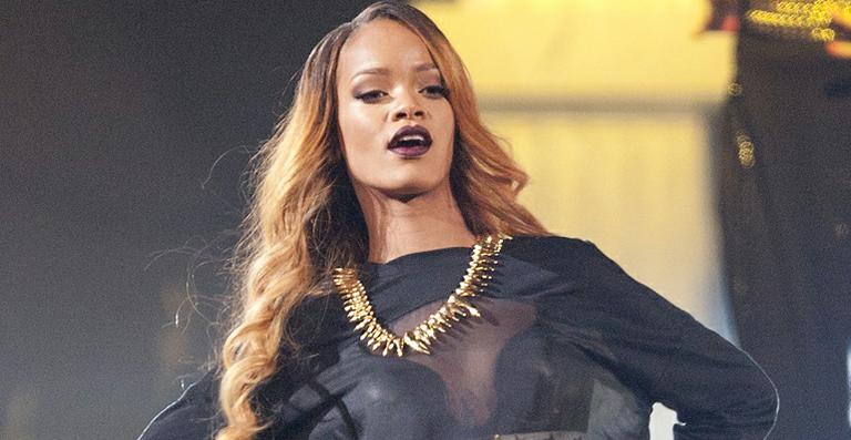 Rihanna abre processo contra loja de departamentos