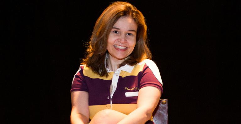 Cláudia Rodrigues interpreta nova empregada doméstica e confessa saudades de ‘A Diarista’