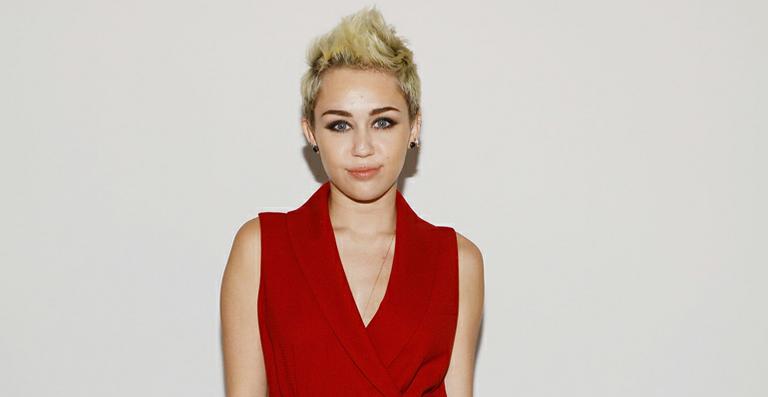 Miley Cyrus é eleita a mais sexy do mundo: ‘Me sinto incrível’