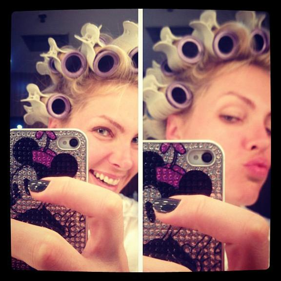 Ana Hickmann posa de Dona Florinda