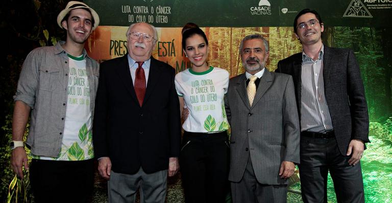 Mariana Rios apoia campanha de conscientização contra câncer de colo do útero