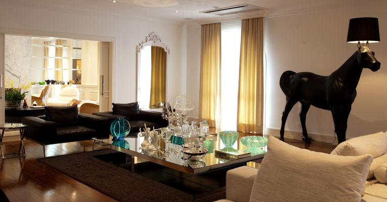 Brunete Fraccaroli decora apartamento masculino com peça de US$ 35 mil