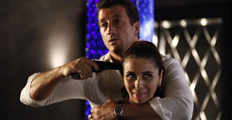 Giovanna Antonelli brinca em gravação de cena dramática; Veja o que rolou por trás das câmeras de ‘Salve Jorge’