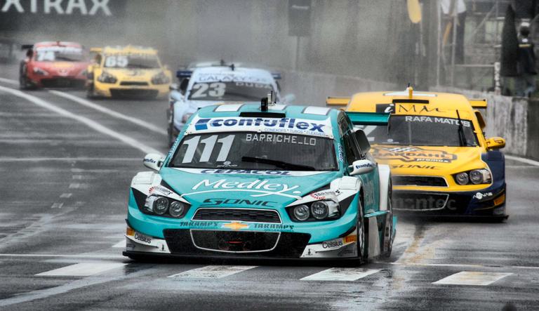 Barrichelo pela primeira vez no pódio da Stock Car