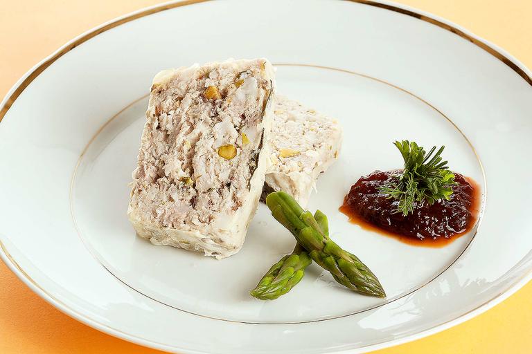 Terrine de coelho ao pistache