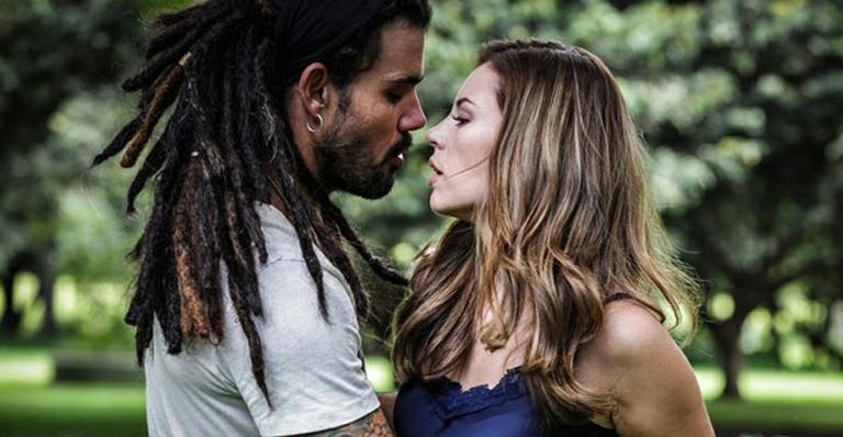 ‘Amor à Vida’: Paloma tem recaída e beija Ninho