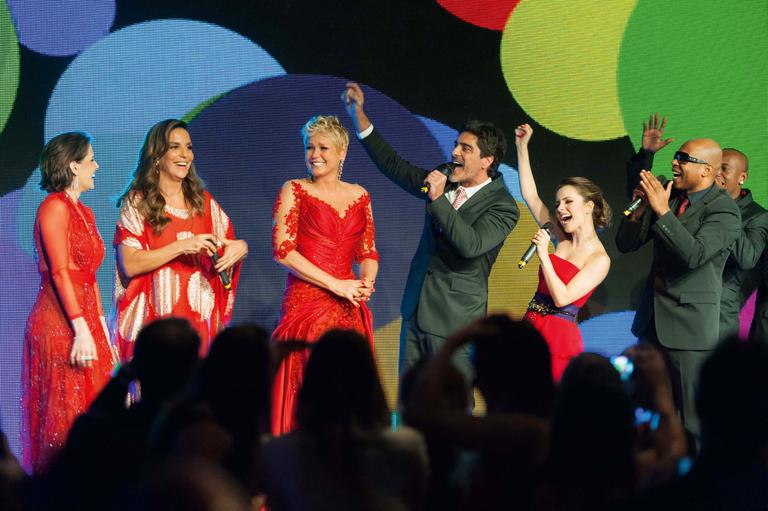 Xuxa transforma seus 50 anos em festa solidária