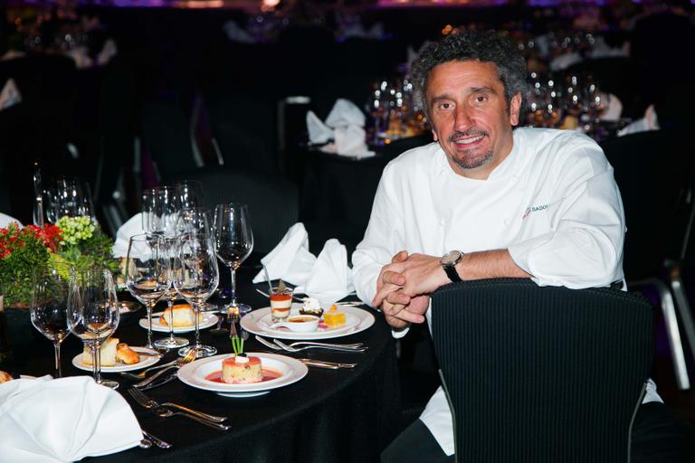 Chef Emmanuel Bassoleil assina cardápio da festa de aniversário da Xuxa