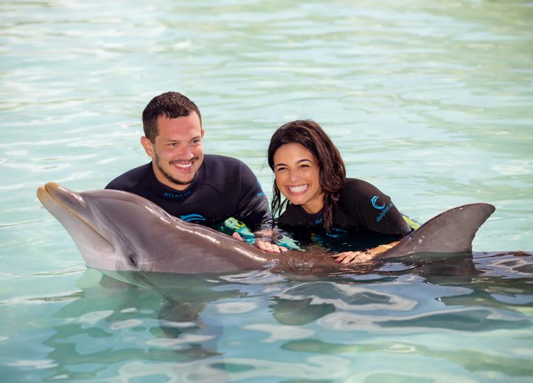 Emanuelle Araújo aproveita ‘momentos mágicos’ com o amado no Caribe