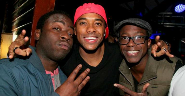 De férias no Brasil, Robinho vai a show no Rio
