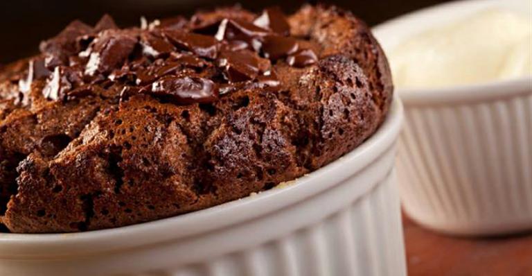 Aprenda receita de delicioso suflê de chocolate